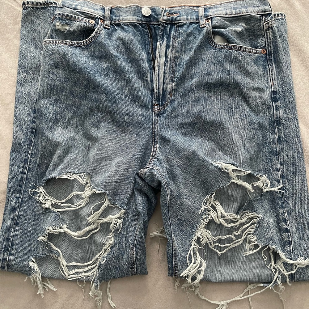 AE RIPPED BAGGY MOM JEAN